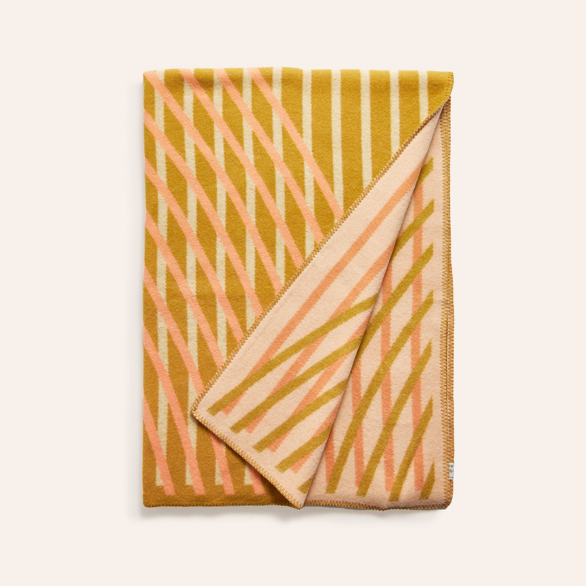 Bislett Throw in Peach/Pistachio