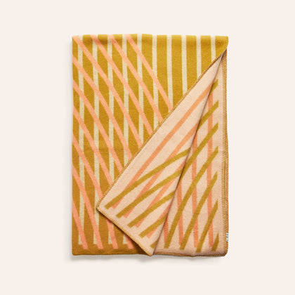 Bislett Throw in Peach/Pistachio