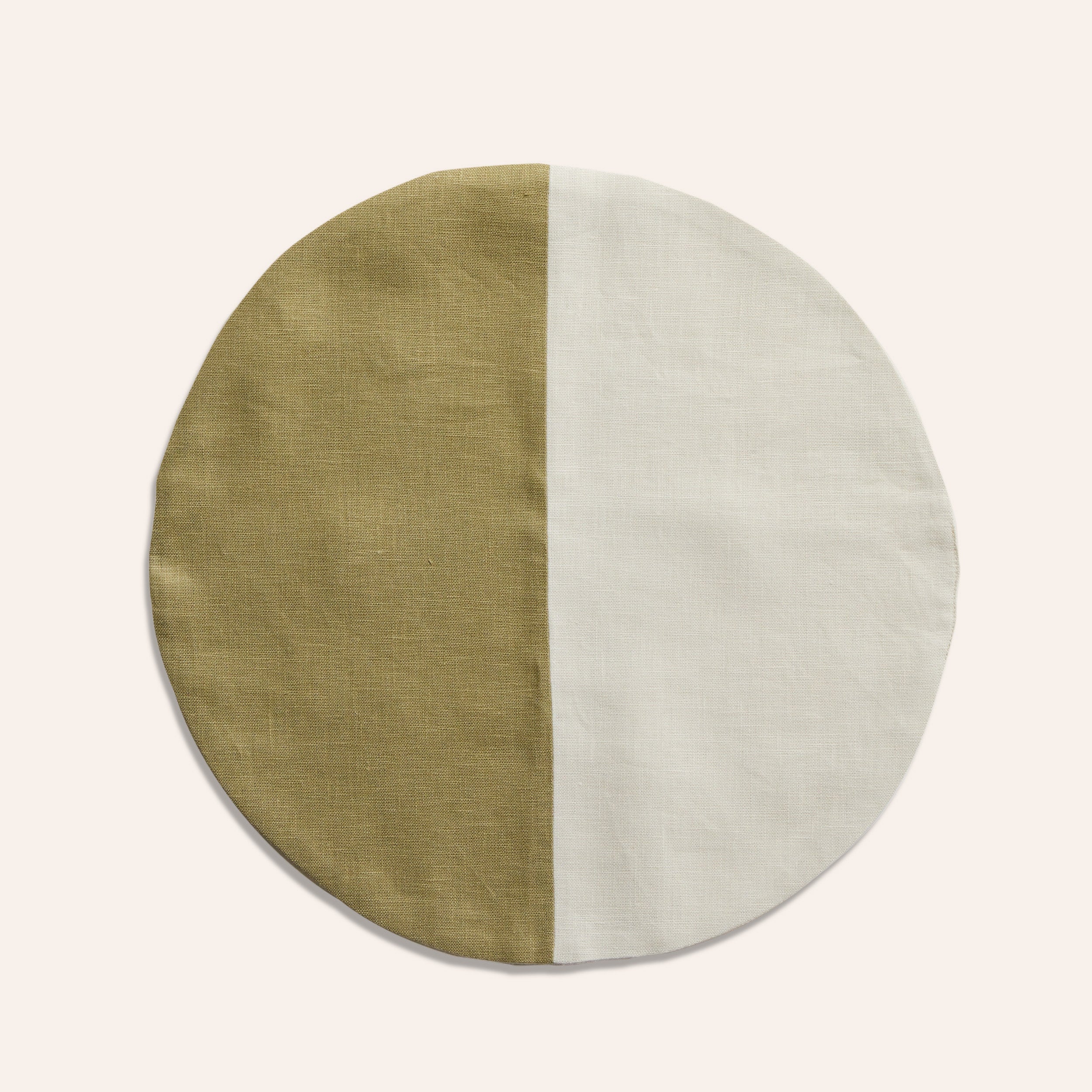 Round Placemat in Seaweed & Light Sage