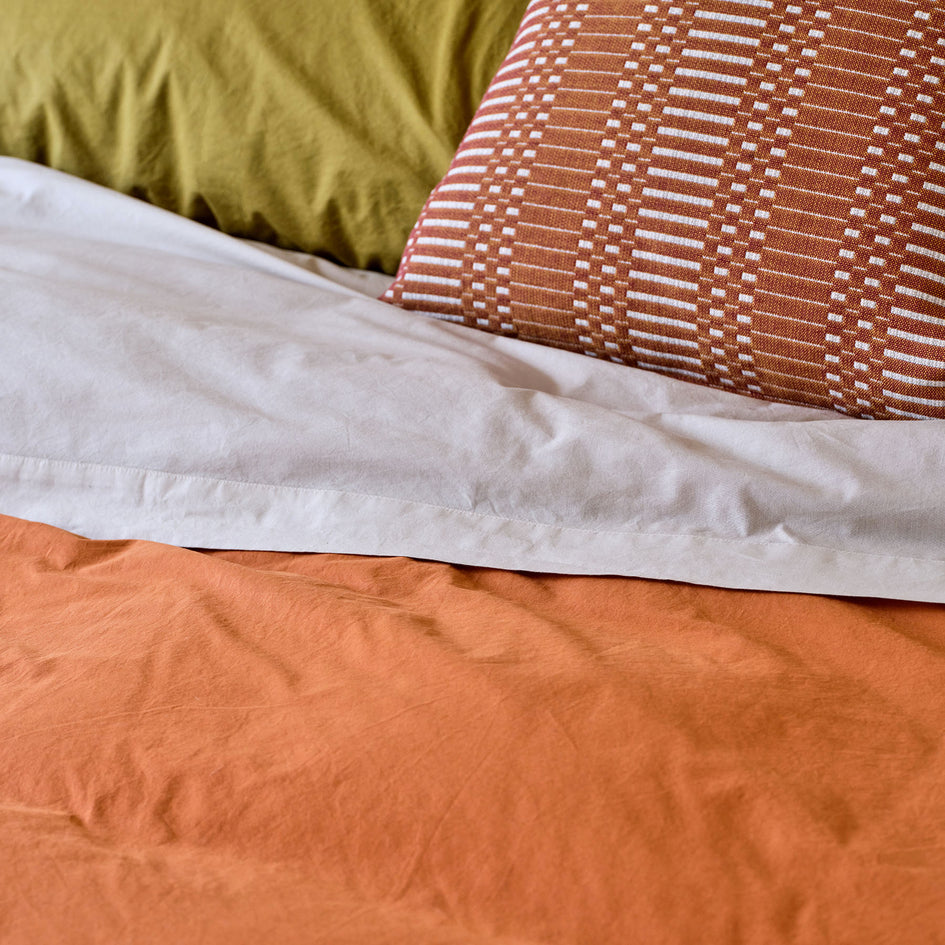 Poplin Cotton Pillowcase in Coccio Brown (Set of 2) Image 2